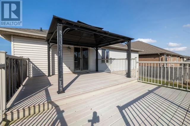 49 Newcastle Drive, House detached with 4 bedrooms, 3 bathrooms and null parking in Sarnia ON | Image 42