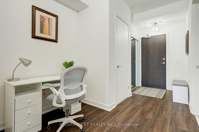 1708 - 10 Park Lawn Rd, Condo with 1 bedrooms, 1 bathrooms and 1 parking in Toronto ON | Image 3