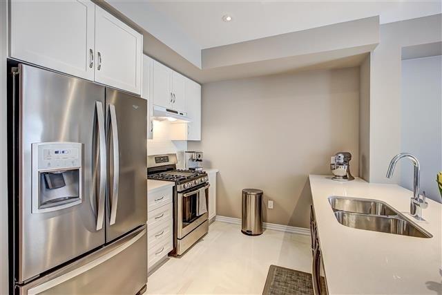 387 Grantham Common, Townhouse with 2 bedrooms, 2 bathrooms and 2 parking in Oakville ON | Image 5