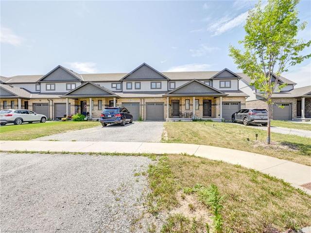 80 Manhattan Court, House attached with 3 bedrooms, 1 bathrooms and 2 parking in St. Catharines ON | Image 1
