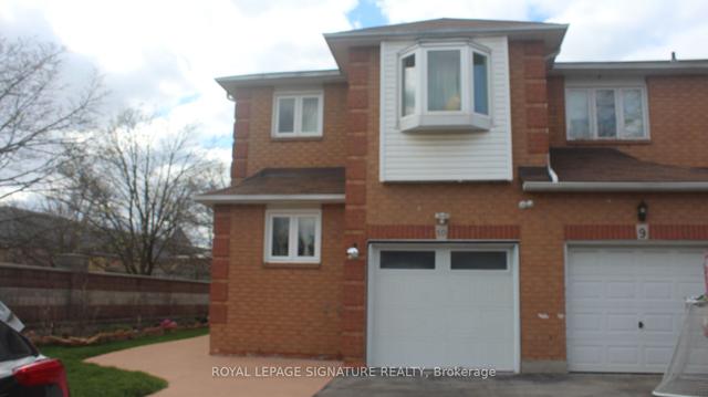 10 - 10 Shirley Pl, Townhouse with 3 bedrooms, 3 bathrooms and 2 parking in Brampton ON | Image 1