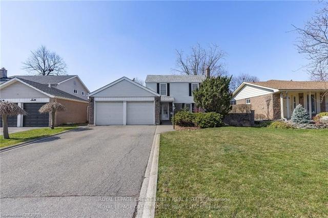 28 Parkview Pl, House detached with 4 bedrooms, 2 bathrooms and 6 parking in Brampton ON | Image 12