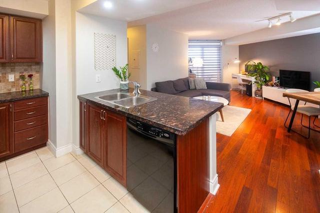 2225 - 500 Doris Ave, Condo with 1 bedrooms, 1 bathrooms and 1 parking in Toronto ON | Image 4