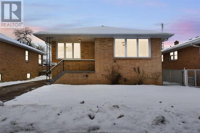 1829 Drouillard Road, House detached with 4 bedrooms, 2 bathrooms and null parking in Windsor ON | Image 2