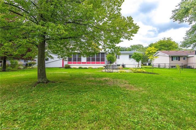 609 Buffalo Road, House detached with 3 bedrooms, 1 bathrooms and 10 parking in Fort Erie ON | Image 9