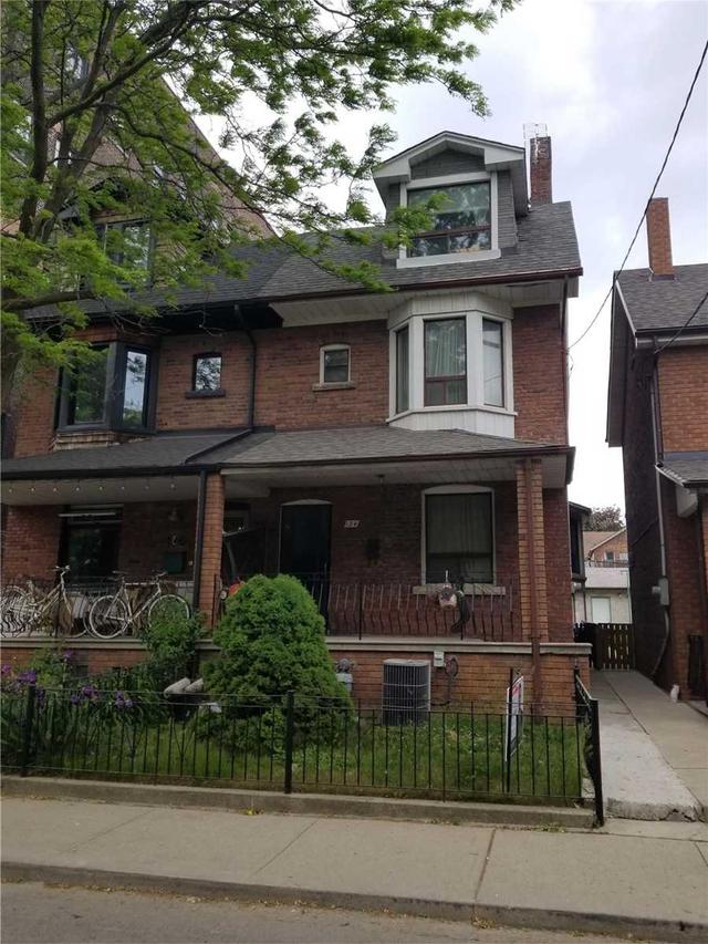134 Argyle St, House semidetached with 5 bedrooms, 4 bathrooms and 2 parking in Toronto ON | Image 1