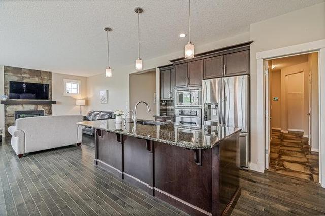 9302 14 Avenue Sw, House detached with 5 bedrooms, 3 bathrooms and 4 parking in Calgary AB | Image 2