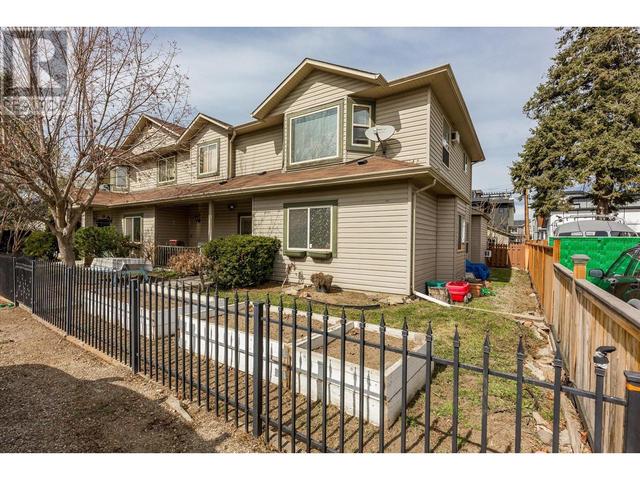 836 Patterson Avenue, House detached with 4 bedrooms, 2 bathrooms and 5 parking in Kelowna BC | Image 3