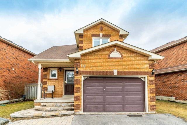 18 Glenmore Dr, House attached with 3 bedrooms, 2 bathrooms and 5 parking in Whitby ON | Image 1