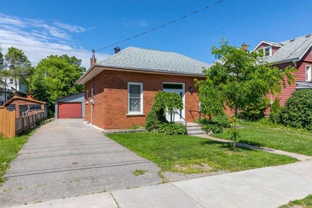 591 Park St N, House detached with 3 bedrooms, 1 bathrooms and 6 parking in Peterborough ON | Card Image