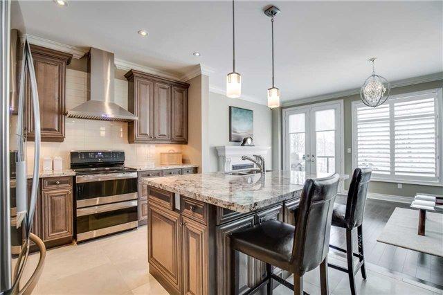 2464 Chateau Common, House attached with 3 bedrooms, 4 bathrooms and 2 parking in Oakville ON | Image 3