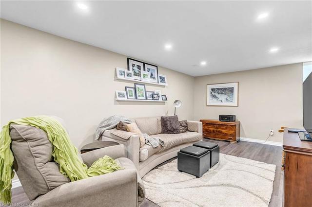 14 Yeats Court, House detached with 4 bedrooms, 2 bathrooms and 5 parking in Guelph ON | Image 11