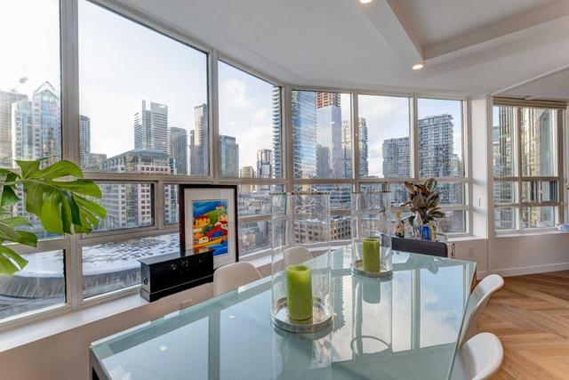 1401 - 71 Simcoe St, Condo with 2 bedrooms, 2 bathrooms and 1 parking in Toronto ON | Image 10