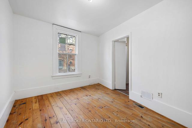 457 Queen St E, House attached with 4 bedrooms, 2 bathrooms and 0 parking in Toronto ON | Image 17