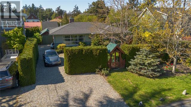 2834 Inlet Ave, House detached with 4 bedrooms, 1 bathrooms and 2 parking in Saanich BC | Image 26