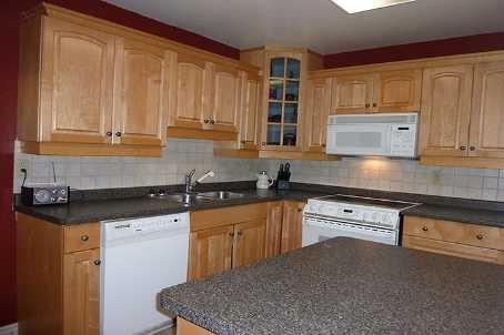8 - 650 Childs Dr, Townhouse with 3 bedrooms, 2 bathrooms and 1 parking in Milton ON | Image 5