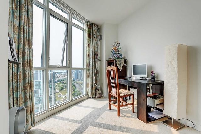 4709 - 21 Iceboat Terr, Condo with 2 bedrooms, 2 bathrooms and 1 parking in Toronto ON | Image 2