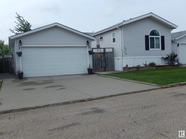 3238 Lakewood Cl Nw, Home with 3 bedrooms, 2 bathrooms and 4 parking in Edmonton AB | Card Image