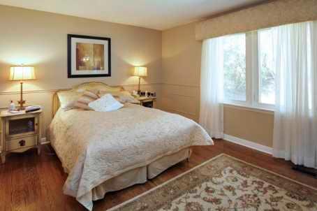 81 Pettit Dr, House detached with 2 bedrooms, 4 bathrooms and 4 parking in Toronto ON | Image 6