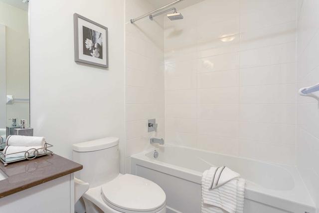 2 - 52 Holmes Ave, Townhouse with 2 bedrooms, 2 bathrooms and 1 parking in Toronto ON | Image 17