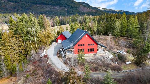 156 Lakeview Arrow Creek Road, House detached with 3 bedrooms, 3 bathrooms and null parking in Central Kootenay C BC | Card Image