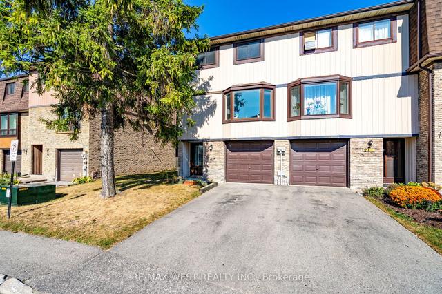 20 - 220 Ormond Dr, Townhouse with 3 bedrooms, 2 bathrooms and 2 parking in Oshawa ON | Image 1