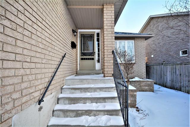 5 Palmer Dr, House detached with 2 bedrooms, 3 bathrooms and 4 parking in Barrie ON | Image 2