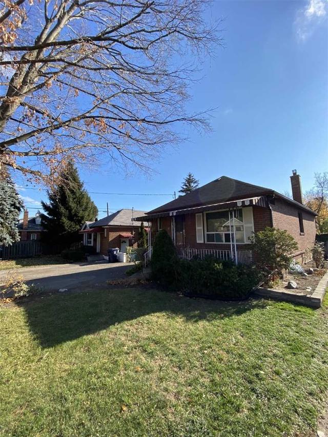 41 Ringley Ave, House detached with 2 bedrooms, 2 bathrooms and 6 parking in Toronto ON | Image 2