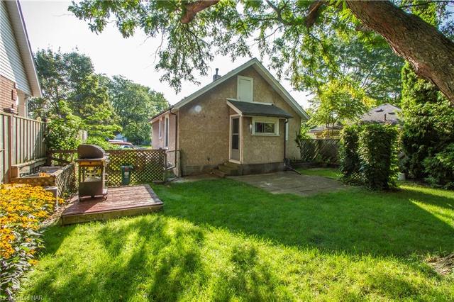 2955 Portage Road, House detached with 2 bedrooms, 1 bathrooms and 6 parking in Niagara Falls ON | Image 8