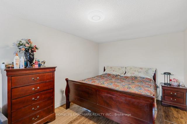 20 Darras Crt E, Townhouse with 3 bedrooms, 2 bathrooms and 2 parking in Brampton ON | Image 9