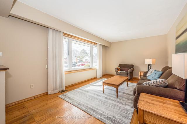 23 Marlborough Rd, House detached with 2 bedrooms, 2 bathrooms and 3 parking in Guelph ON | Image 38