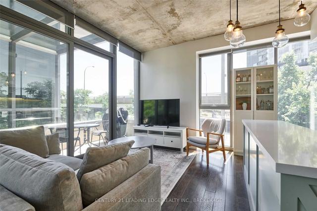 209 - 20 Trolley Cres, Townhouse with 2 bedrooms, 3 bathrooms and 1 parking in Toronto ON | Image 4