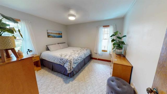59 Glen Park, House detached with 2 bedrooms, 1 bathrooms and 8 parking in St. Catharines ON | Image 2