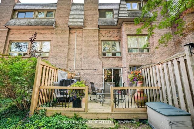 17 Dutch Myrtleway, Townhouse with 3 bedrooms, 4 bathrooms and 2 parking in Toronto ON | Image 5