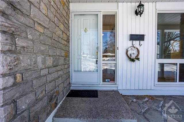 16 Glenbrook Way, House detached with 3 bedrooms, 3 bathrooms and 6 parking in Ottawa ON | Image 4