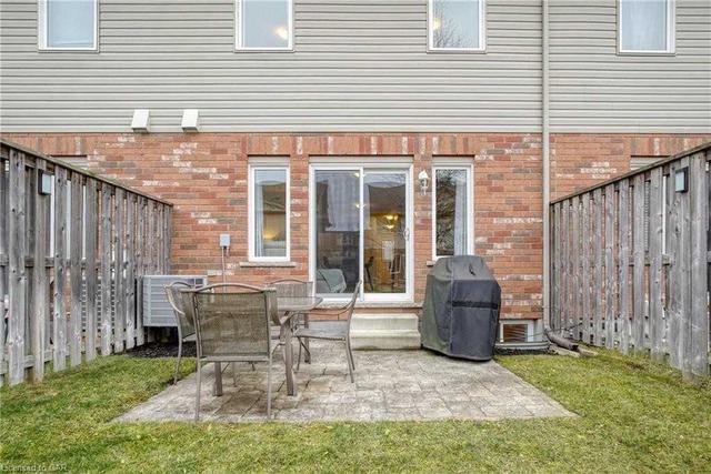 95 Lambeth Way, Townhouse with 3 bedrooms, 3 bathrooms and 2 parking in Guelph ON | Image 16