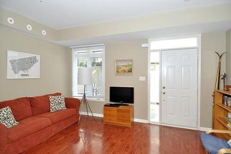 th10 - 78 Carr St, Townhouse with 2 bedrooms, 2 bathrooms and 1 parking in Toronto ON | Image 2