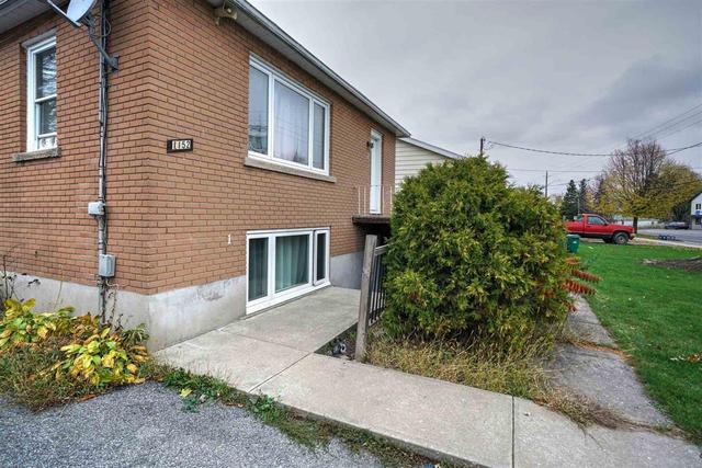 1152 Montreal Street, House detached with 5 bedrooms, 2 bathrooms and 4 parking in Kingston ON | Image 5