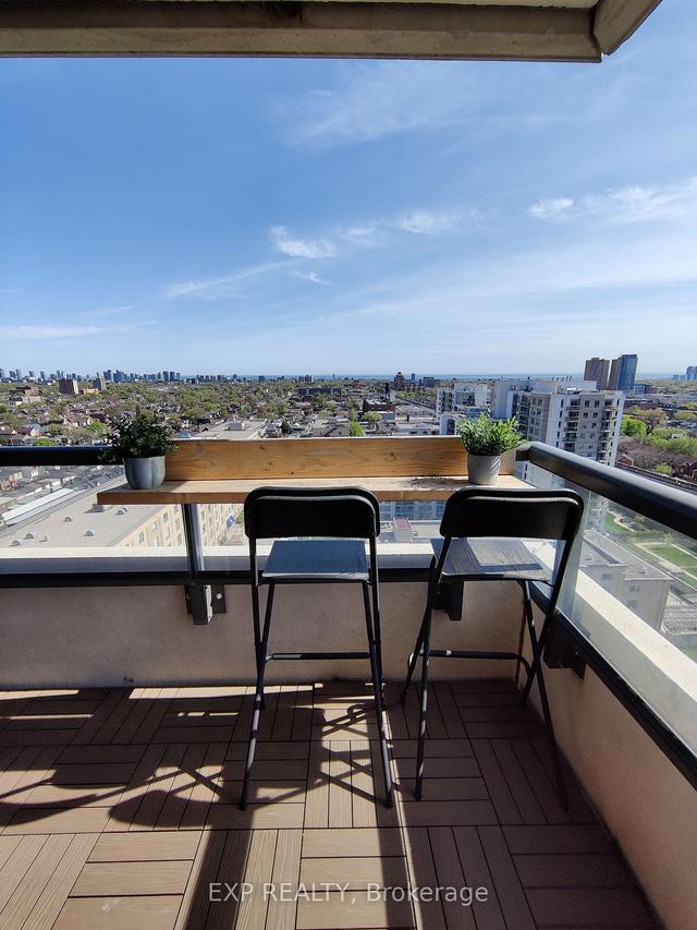 1806 - 1410 Dupont St, Condo with 2 bedrooms, 2 bathrooms and 1 parking in Toronto ON | Image 3