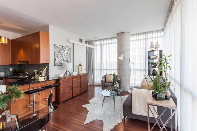 1004 - 30 Canterbury Pl, Condo with 2 bedrooms, 2 bathrooms and 1 parking in Toronto ON | Image 5