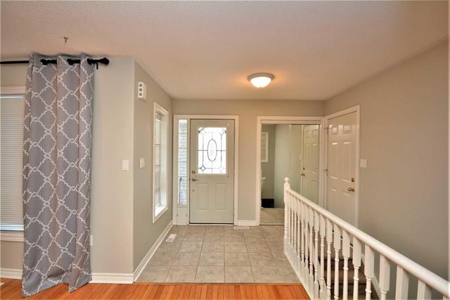 5 Palmer Dr, House detached with 2 bedrooms, 3 bathrooms and 4 parking in Barrie ON | Image 3