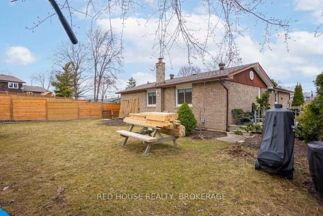 3204 Martins Pine Crt, House detached with 3 bedrooms, 2 bathrooms and 4 parking in Mississauga ON | Image 25