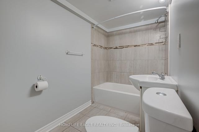 42 Samson Cres, House detached with 1 bedrooms, 1 bathrooms and 1 parking in Toronto ON | Image 3