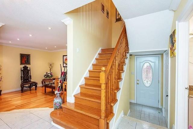 134 Mccabe Cres, House detached with 3 bedrooms, 3 bathrooms and 4 parking in Vaughan ON | Image 14
