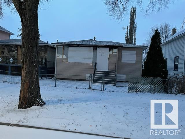 9523 110 Av Nw, House detached with 4 bedrooms, 2 bathrooms and null parking in Edmonton AB | Card Image