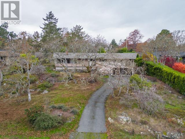 3240 Norfolk Rd, House detached with 3 bedrooms, 2 bathrooms and 2 parking in Oak Bay BC | Image 7