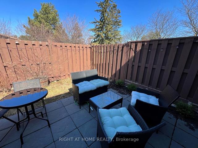 104 Dawson Cres, Townhouse with 3 bedrooms, 3 bathrooms and 3 parking in Brampton ON | Image 20