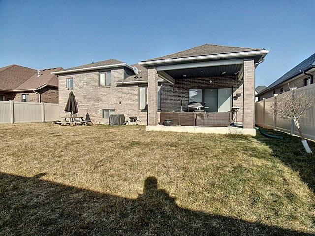 1377 Monticello St, House detached with 3 bedrooms, 3 bathrooms and 6 parking in Windsor ON | Image 13