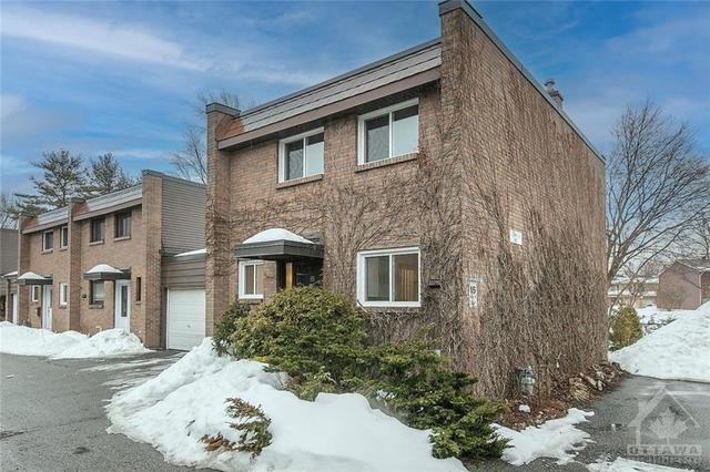 3 Arnold Drive, Townhouse with 3 bedrooms, 2 bathrooms and 1 parking in Ottawa ON | Image 1
