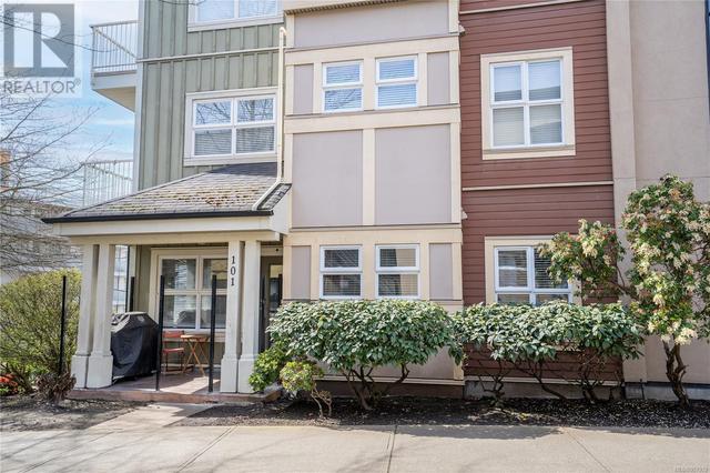 101 - 870 Short St, Condo with 2 bedrooms, 2 bathrooms and 1 parking in Saanich BC | Image 2